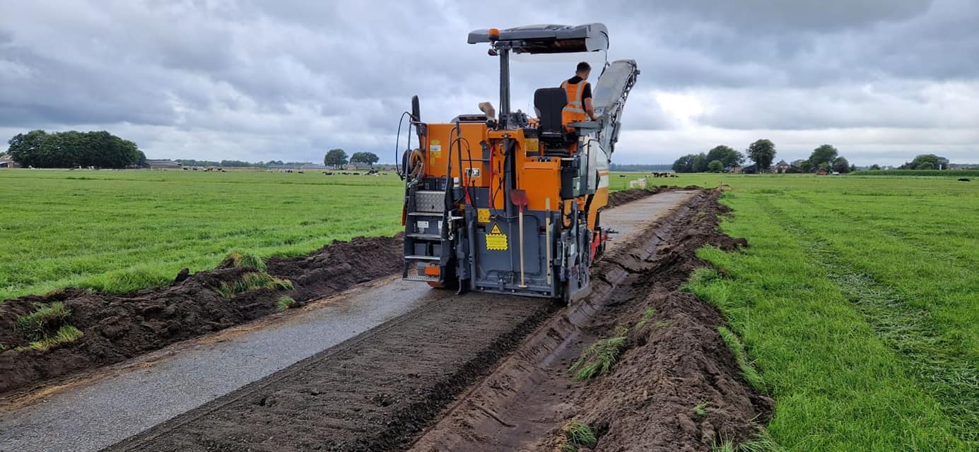 Koonstra Asfaltfrezen voor hergebruik als fundatie voor silo renovatie