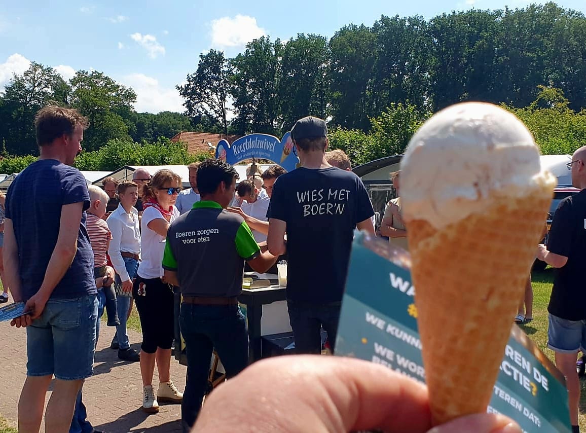 Koonstra publieksvriendelijke actie boeren uit Ommen