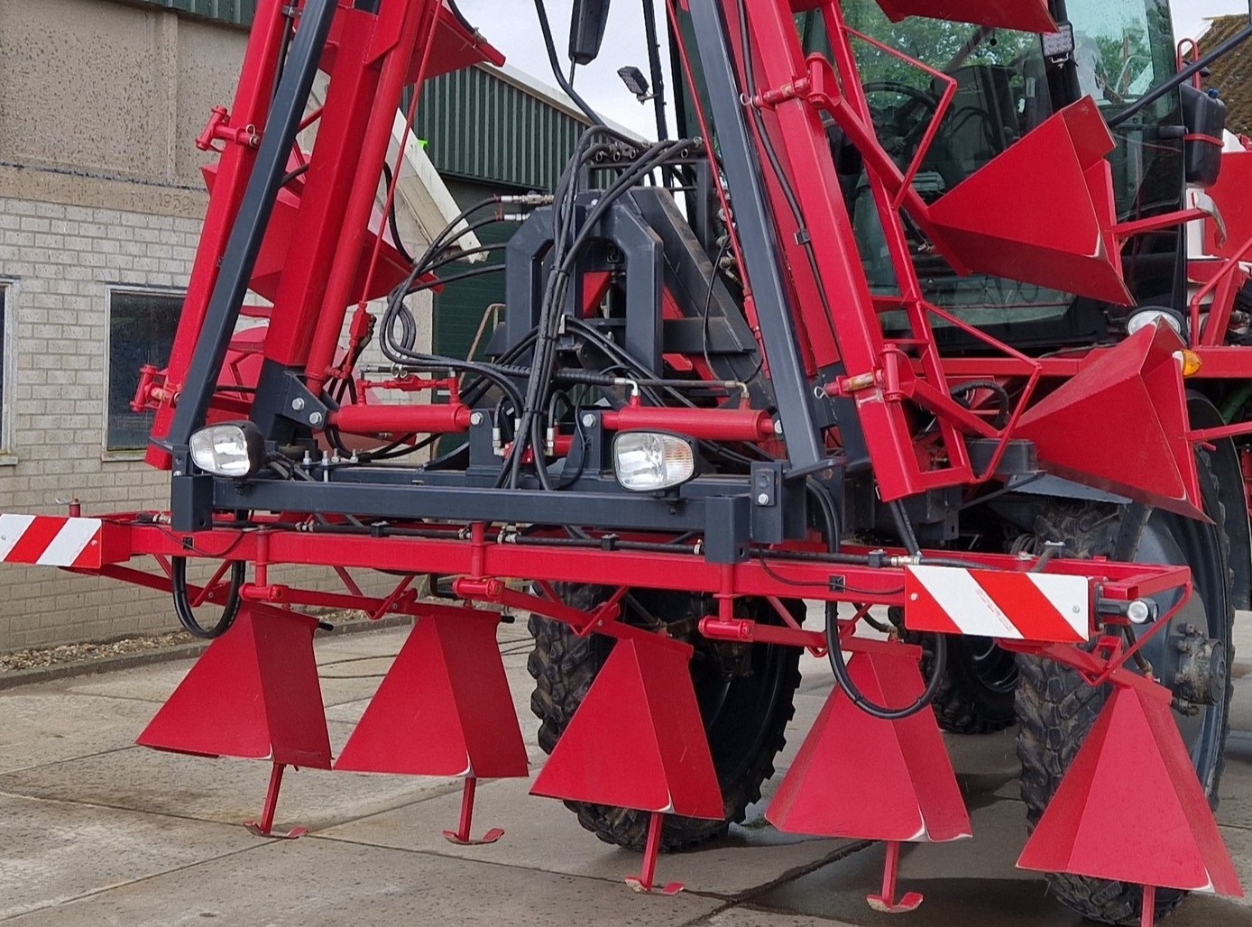 Loonbedrijf Koonstra Agrifac Eagle met kappenunit