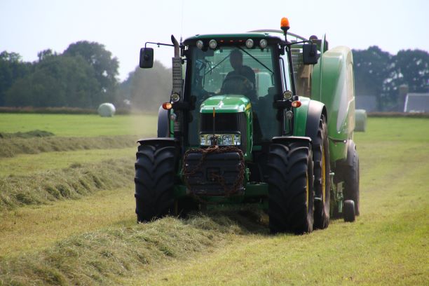 Gras ronde balenpers MC Hale