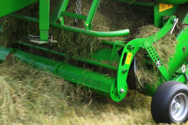 Gras ronde balenpers MC Hale