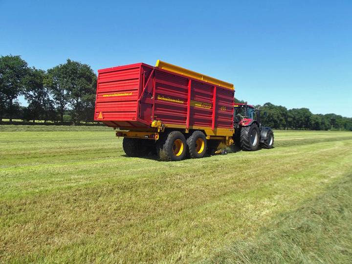Inkuilen Schuitemaker Rapide 155 snijwagen