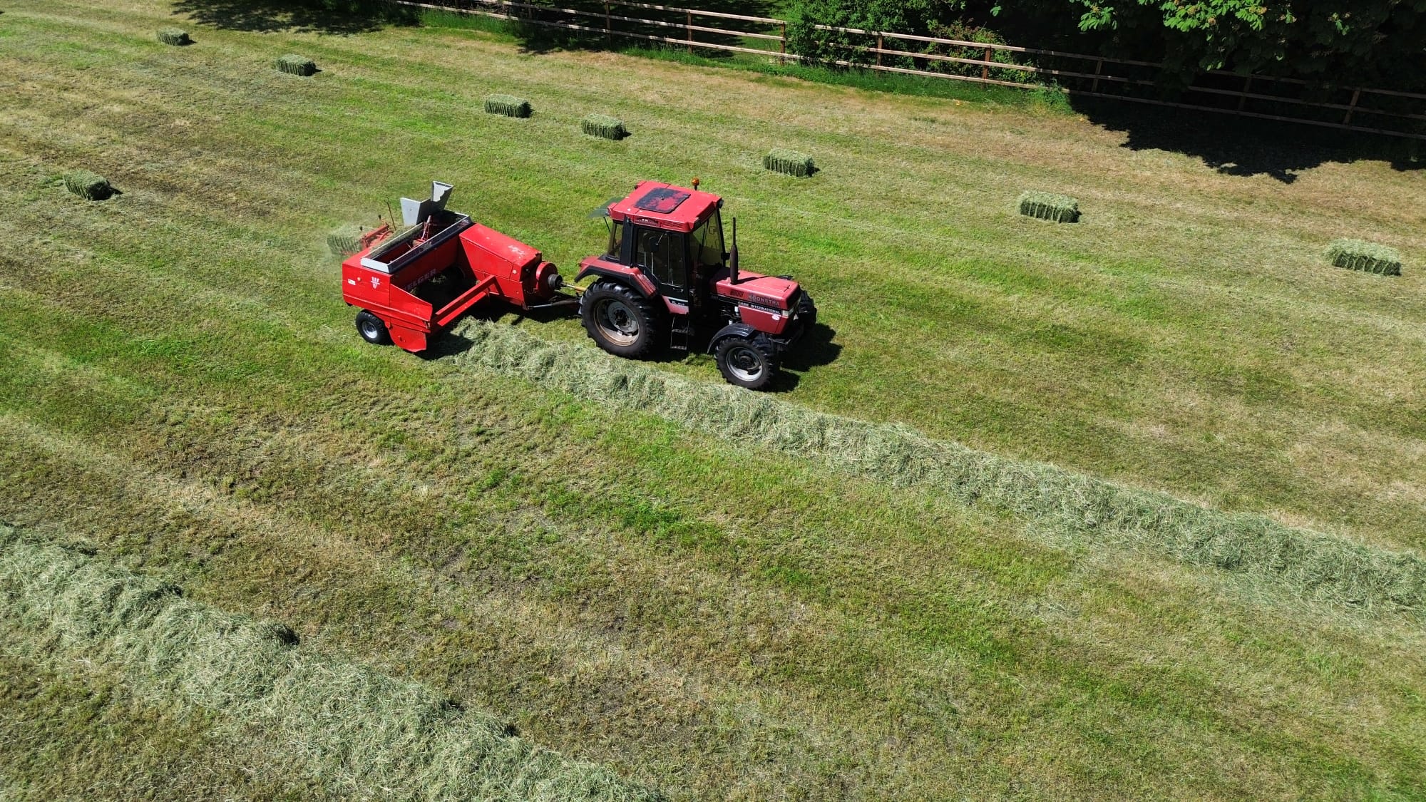 Koonstra, hooipersen / hogedrukpersen