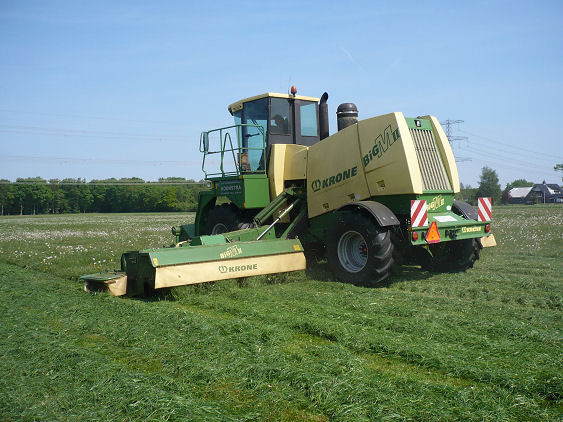 grasmaaien met Krone Big MII 2