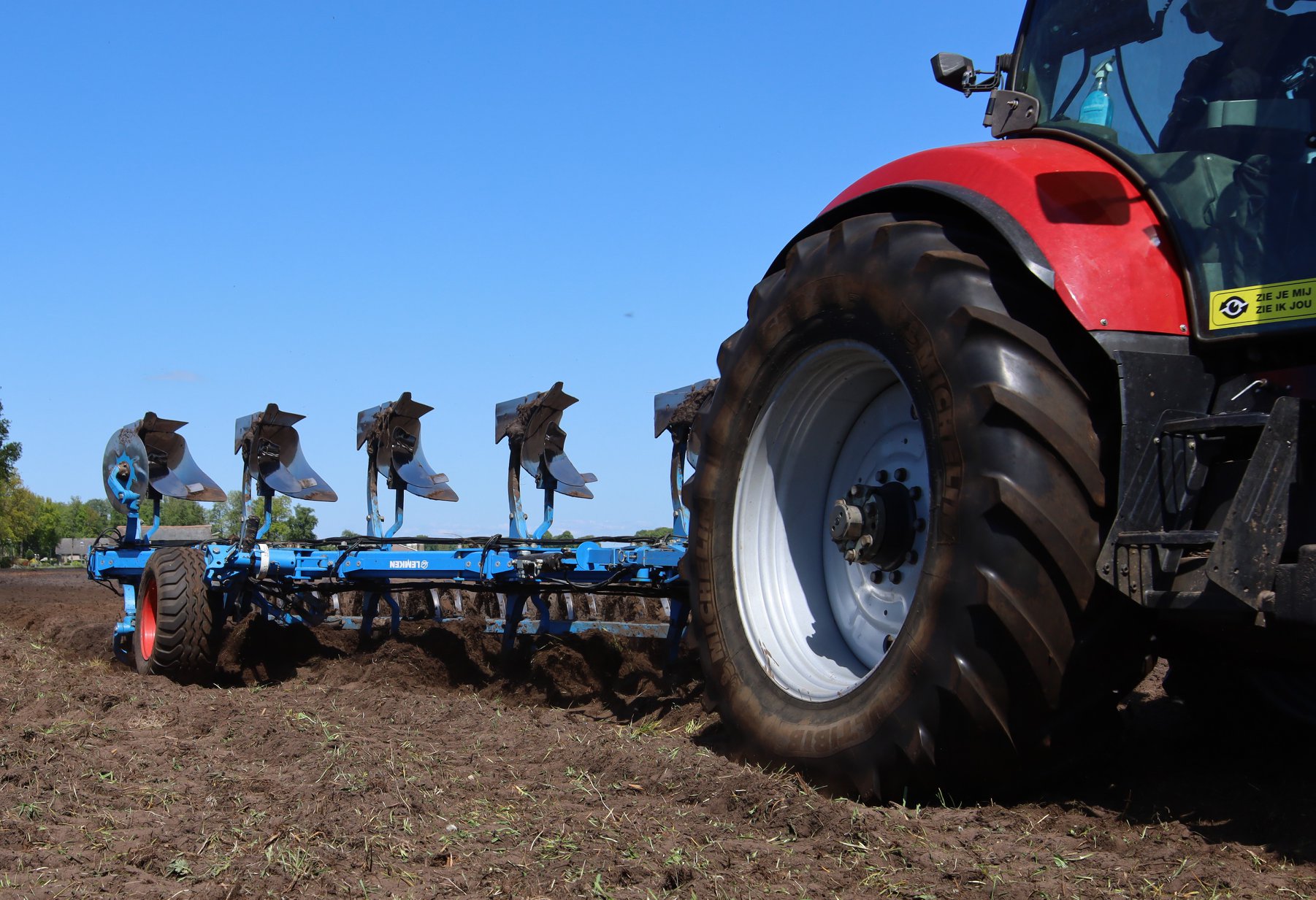 Koonstra, ploegen 6-scharig met Flexpack