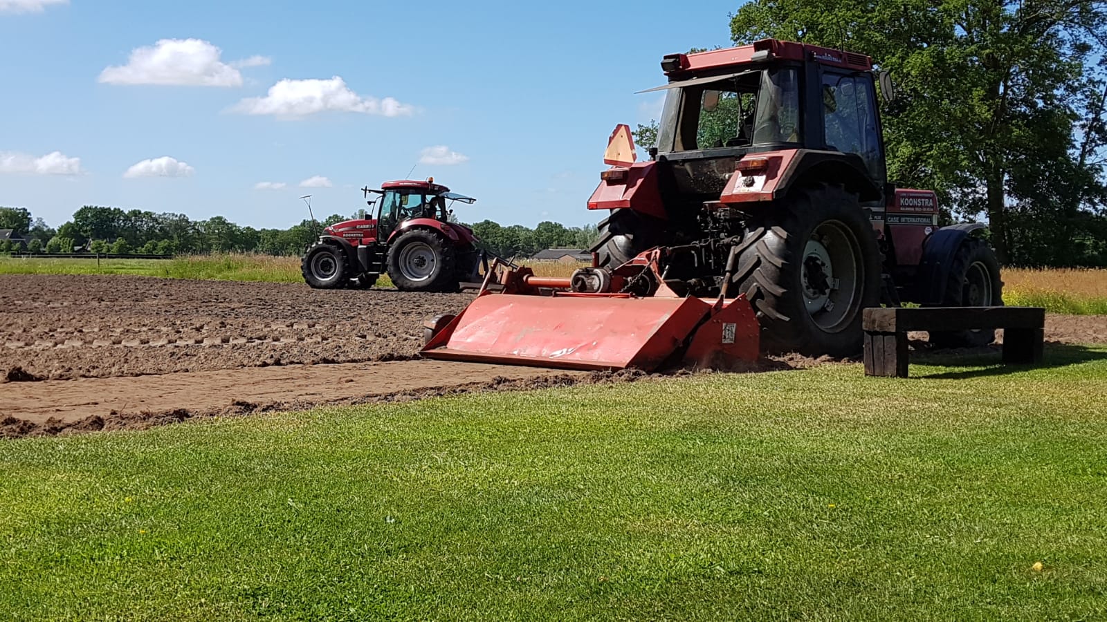 Loonbedrijf Koonstra, Overtopfrezen met lely Loonbedrijf Koonstra, Overtopfrezen met lely