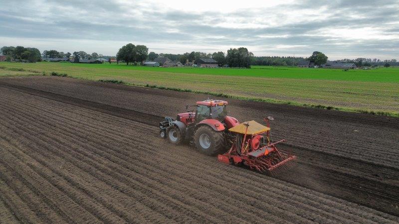 Loonbedrijf Graszaaien lely met rotorkopeg Loonbedrijf Graszaaien lely met rotorkopeg