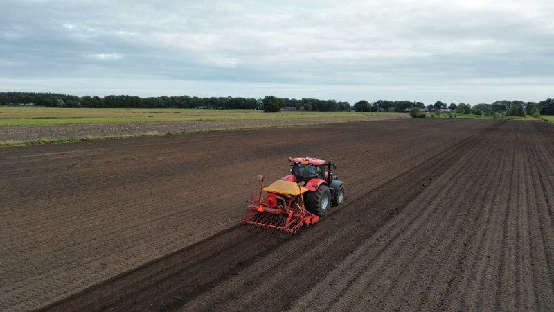 Koonstra Graszaaien met Lely