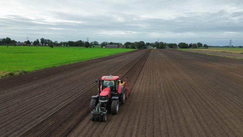 Loonbedrijf Graszaaien lely met rotorkopeg Loonbedrijf Graszaaien lely met rotorkopeg