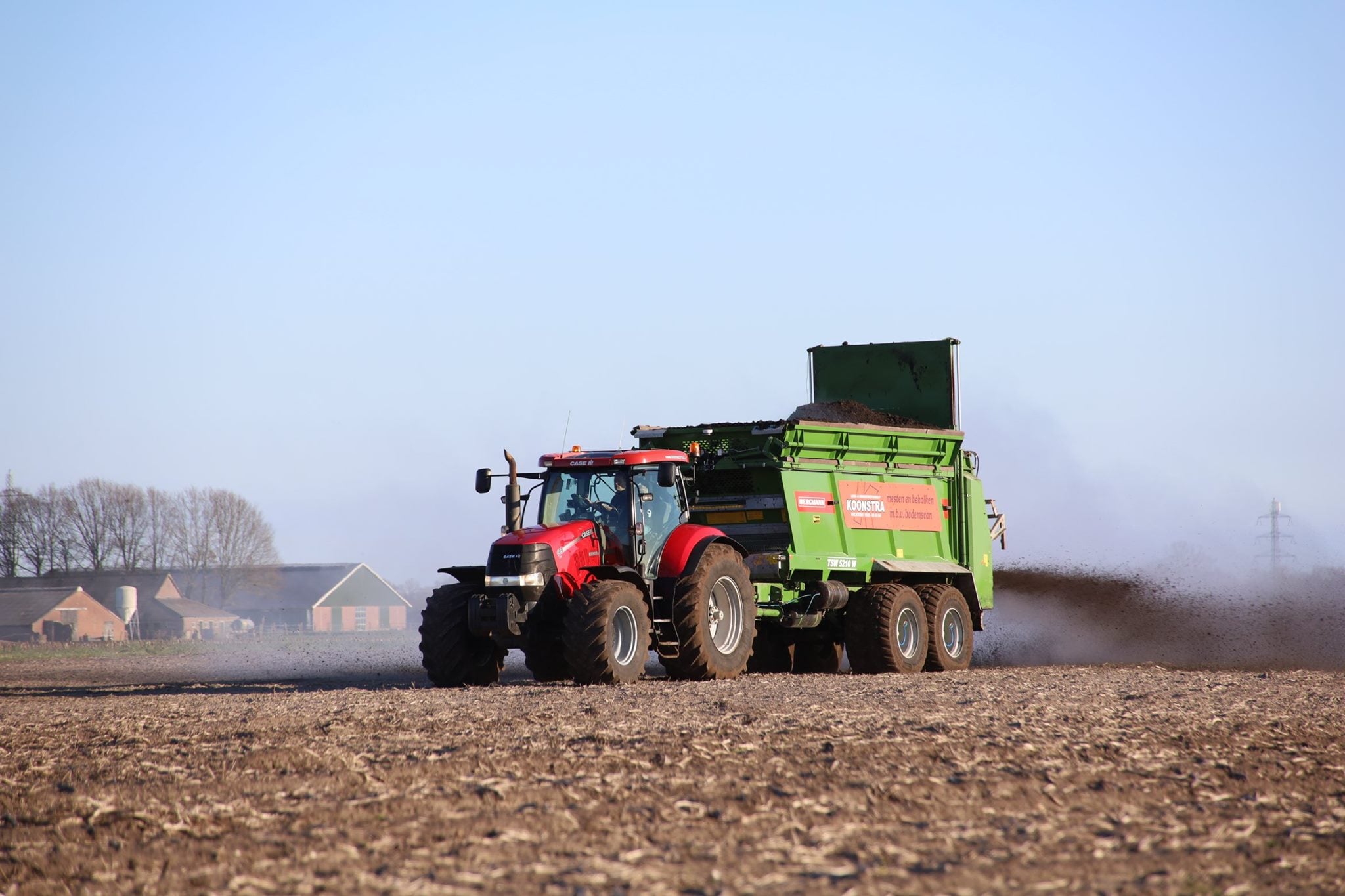Koonstra, Loonbedrijf Koonstra plaatsspecifiek of traditioneel strooien
