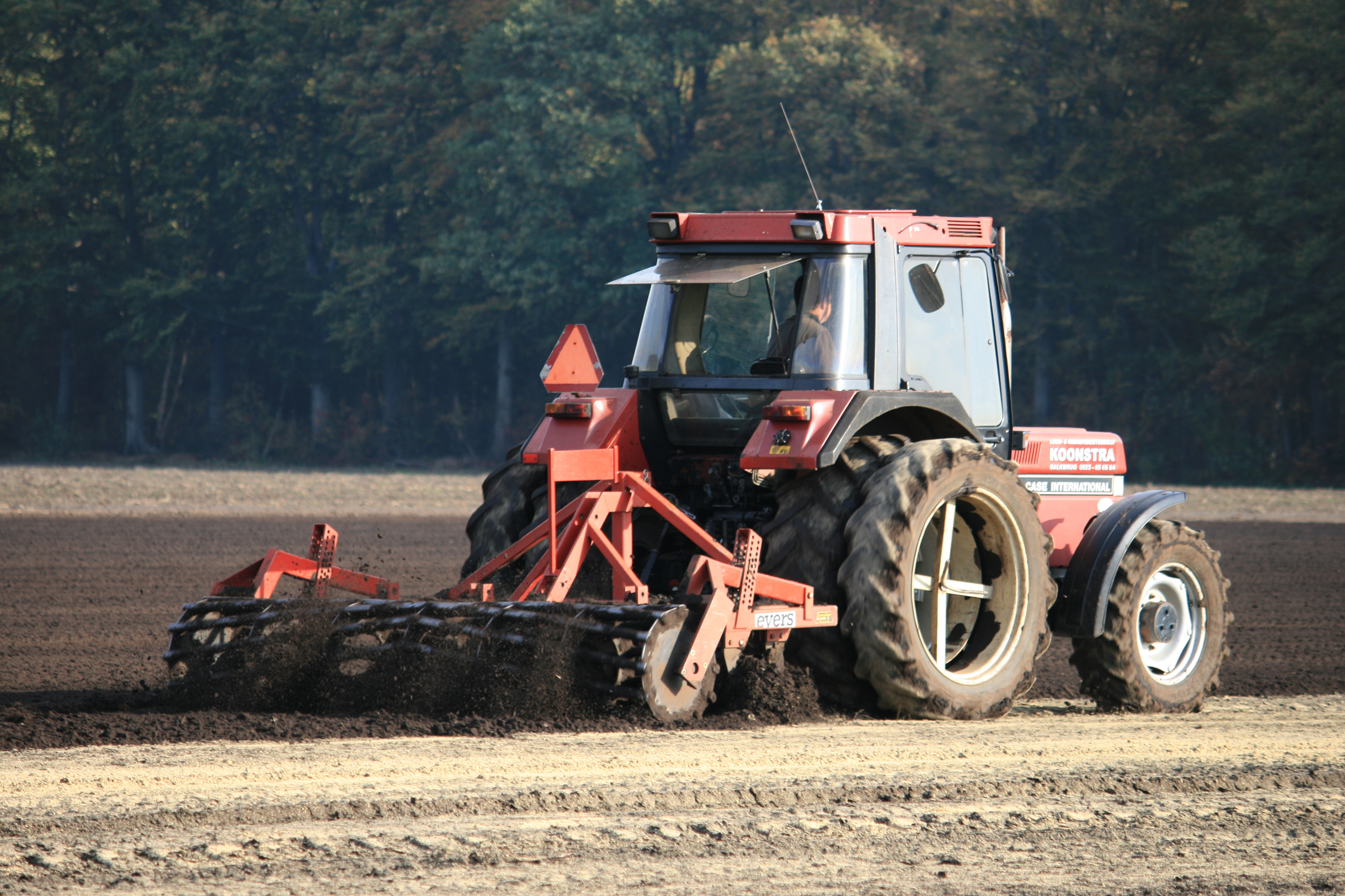 Vaste tand cultivator