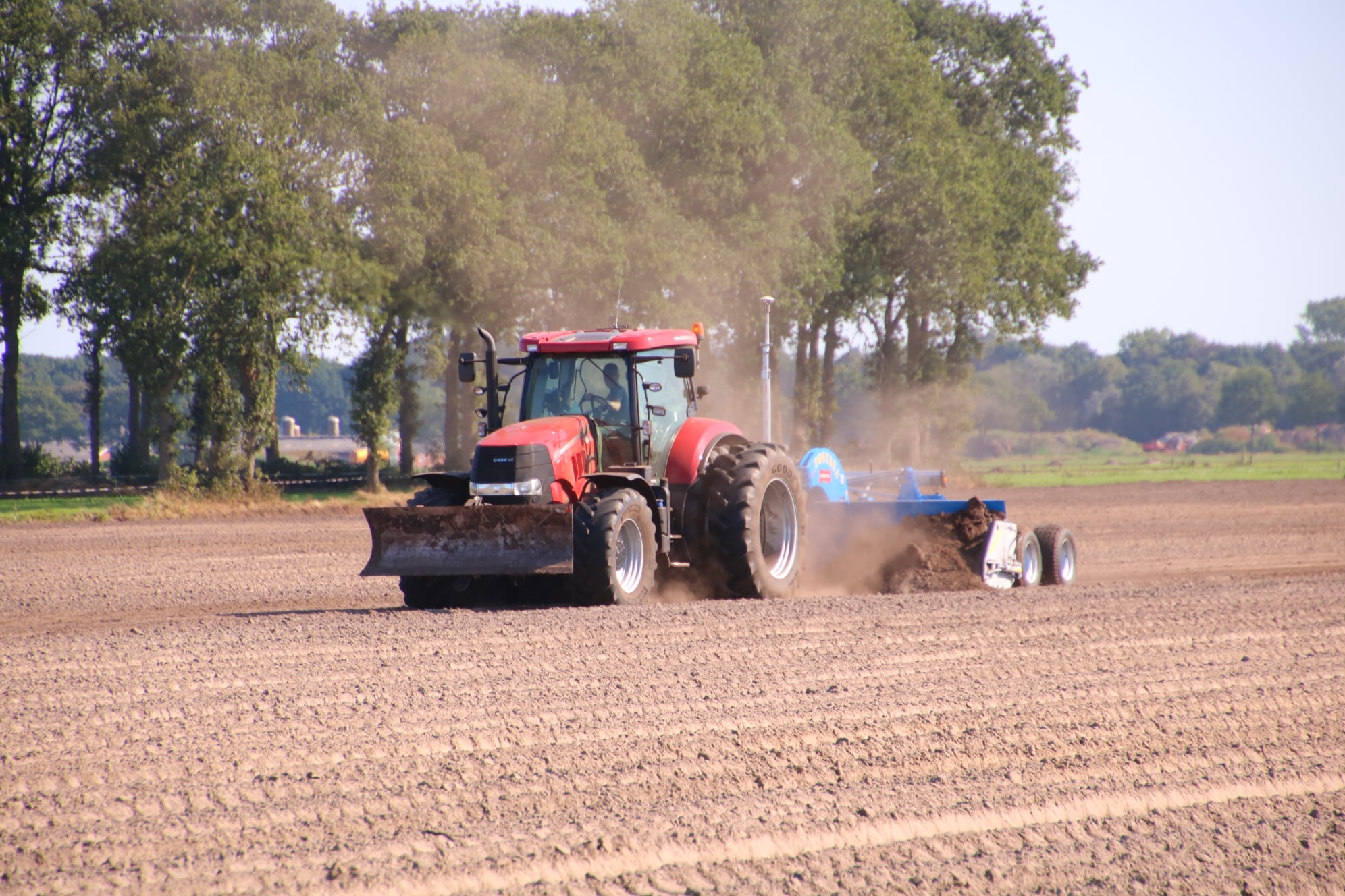 De lente is weer begonnen en iedereen is weer druk op het land