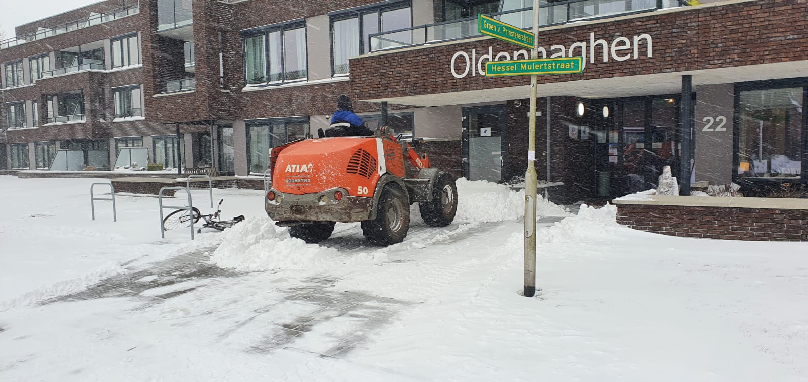 Sneeuwschuiven en zoutstrooien