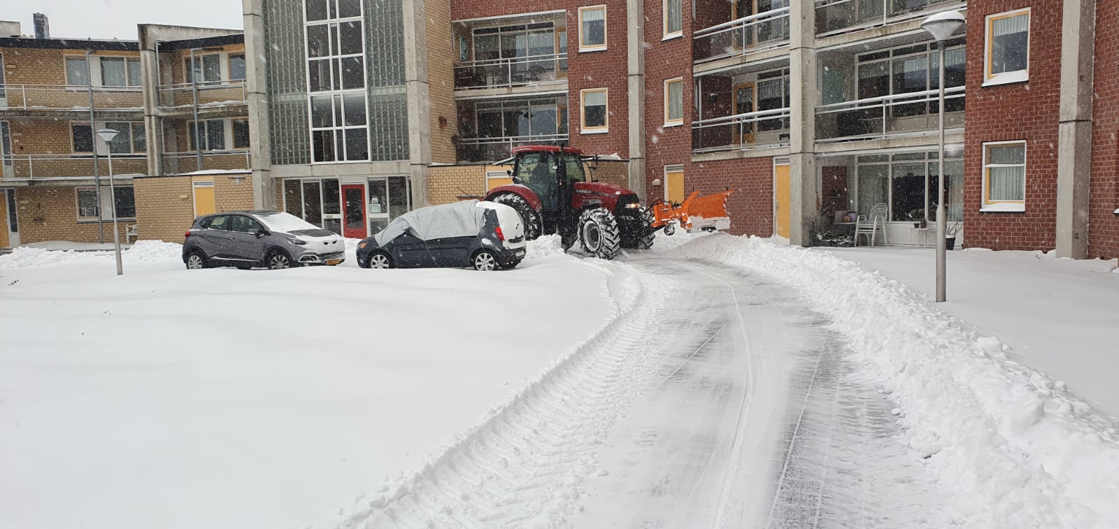 Sneeuwschuiven en zoutstrooien
