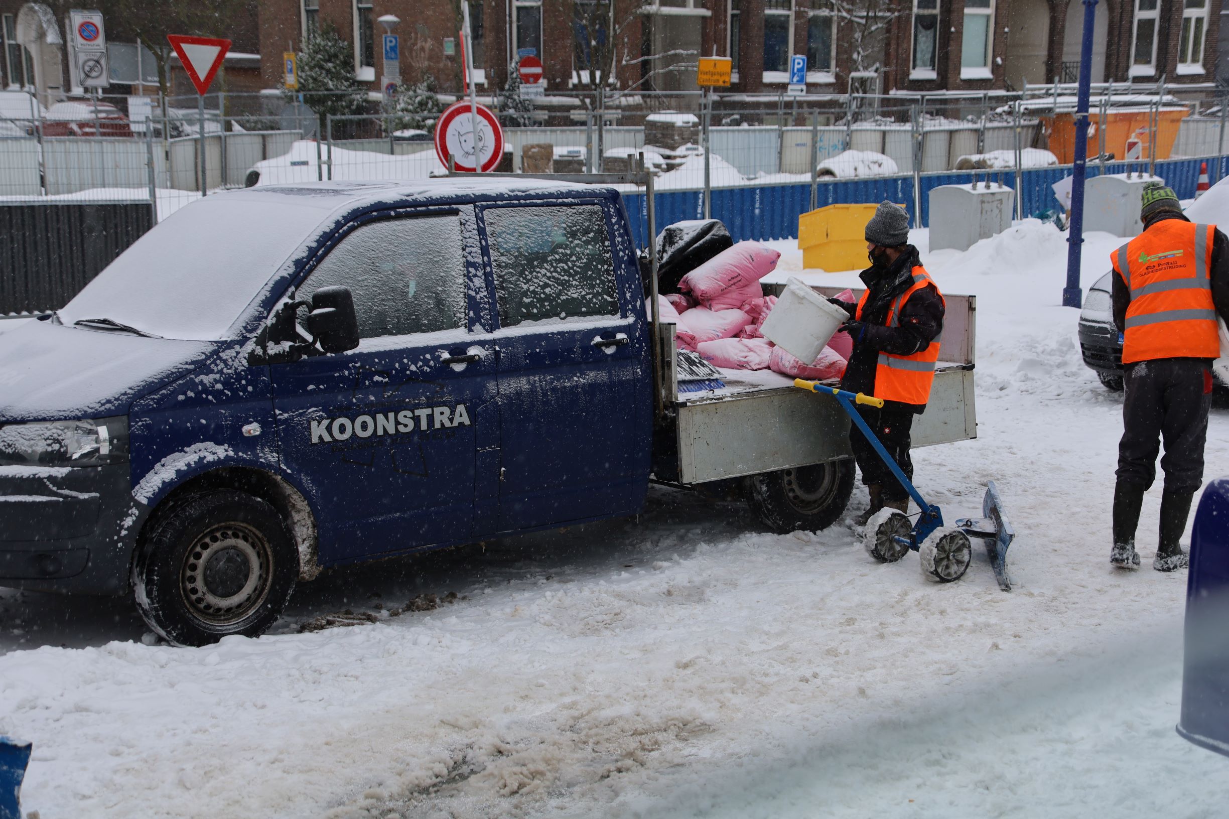 Gladheidsbestrijding Sneeuwschuiven en zoutstrooien