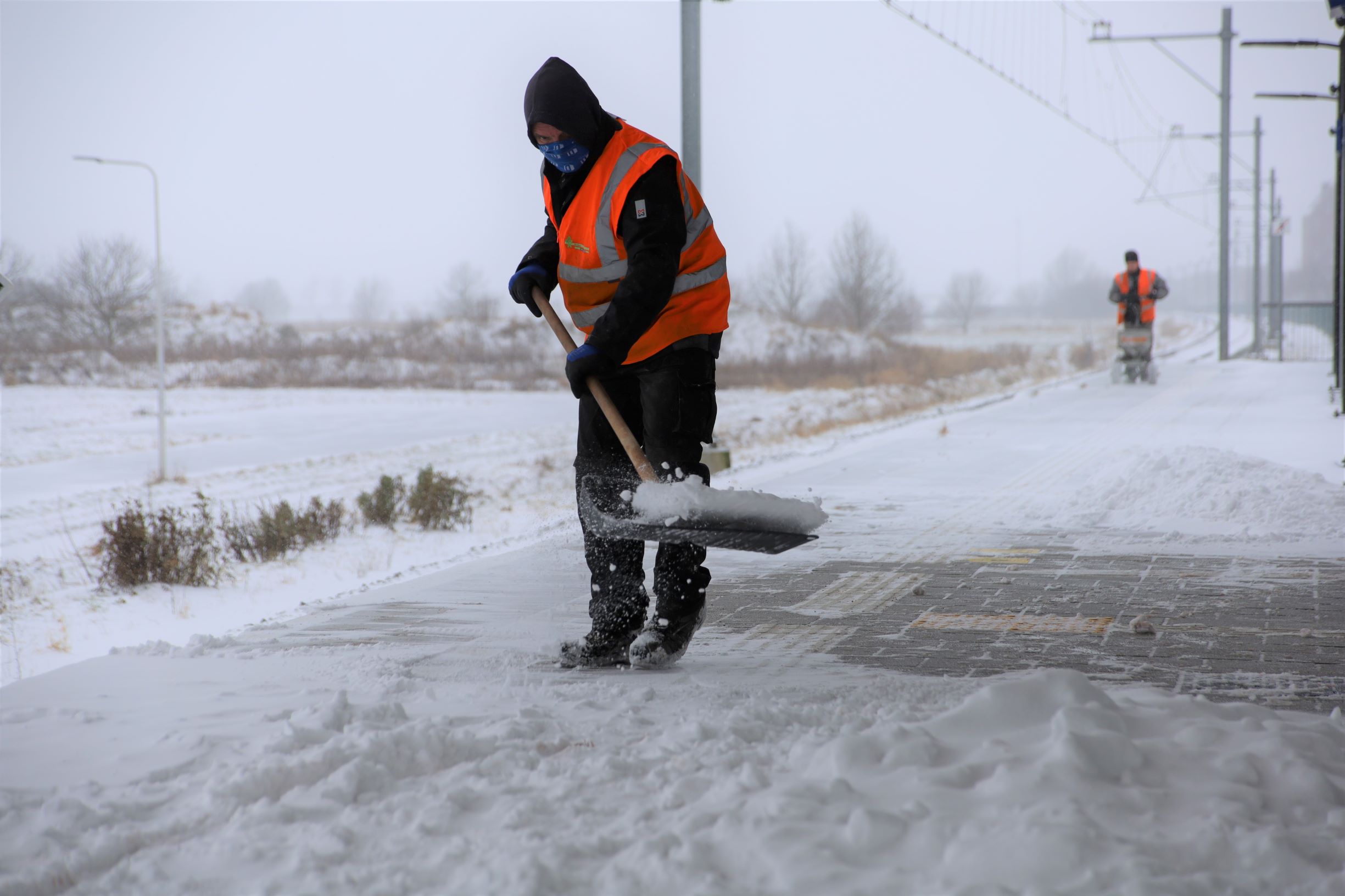 Gladheidsbestrijding Sneeuwschuiven en zoutstrooien