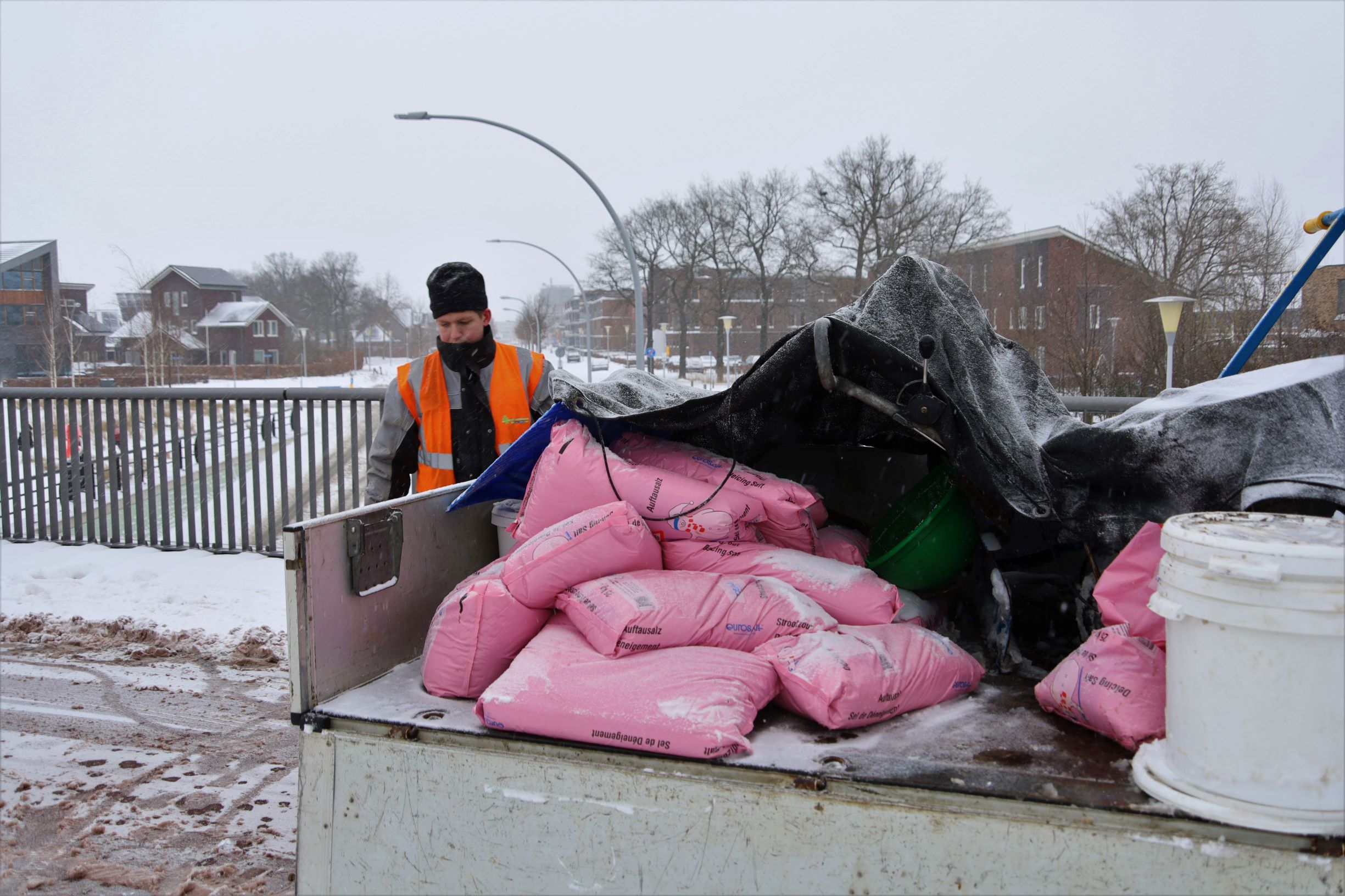 Gladheidsbestrijding Sneeuwschuiven en zoutstrooien