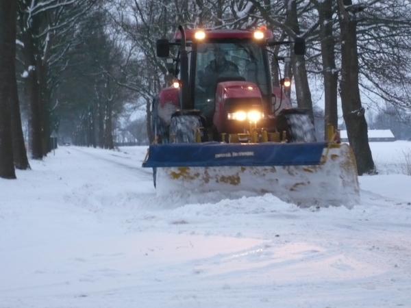 Volop aan het sneeuwschuiven...