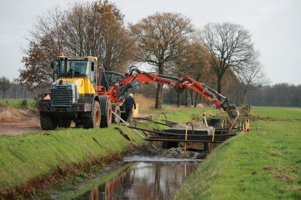 Koonstra Loonbedrijf aanleggen, renoveren en herinrichten van sloten/ vijvers