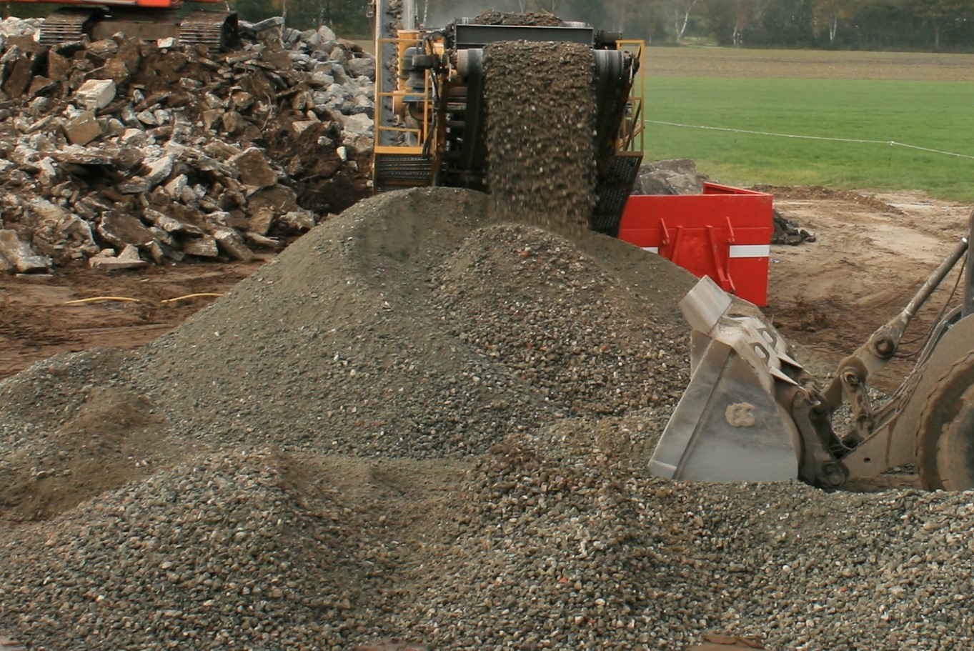 Slopen puinbreken vergruizen