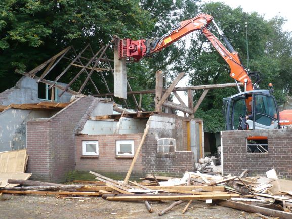 Slopen puinbreken vergruizen
