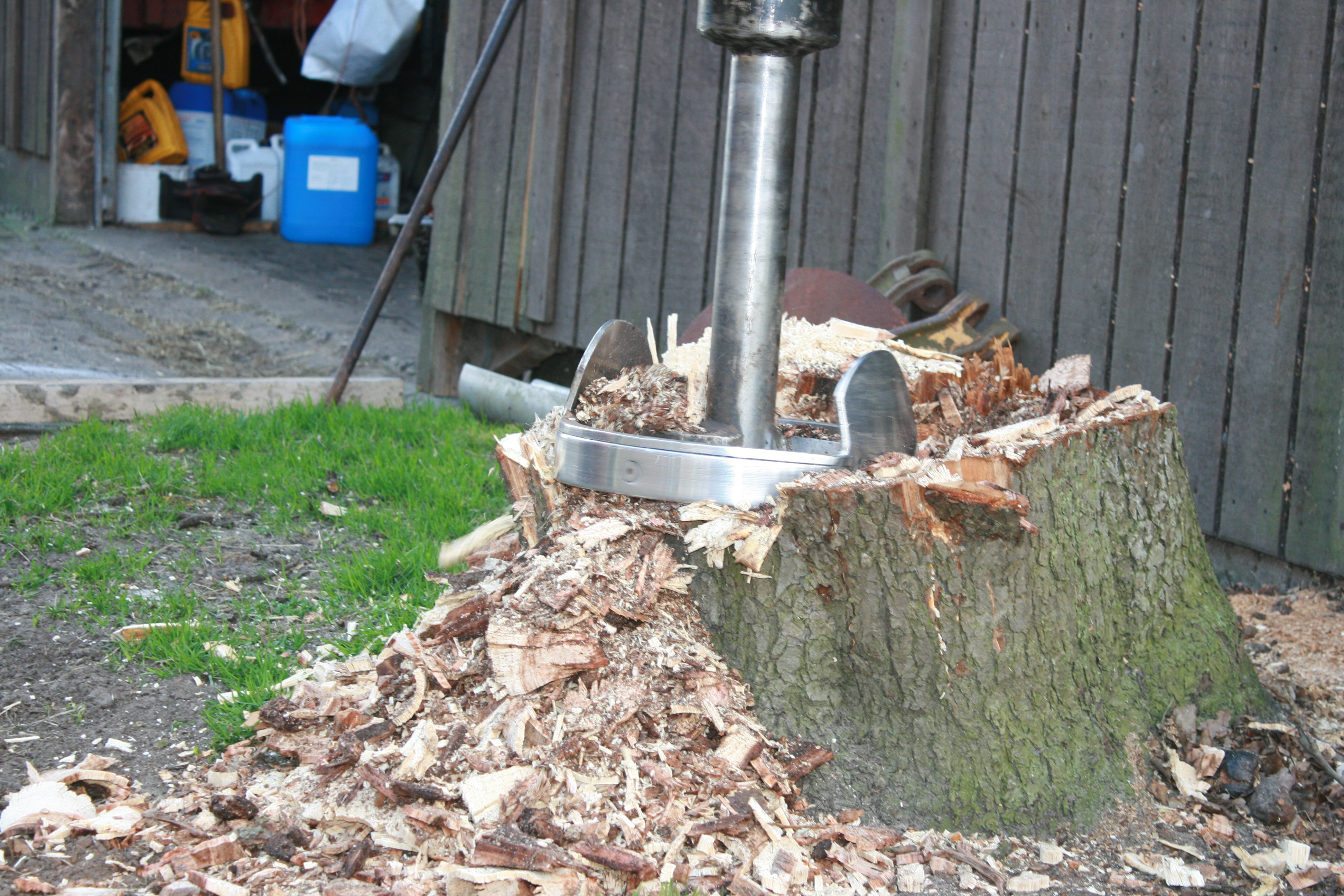 Moderne oplossing voor het verwijderen van boomstronken