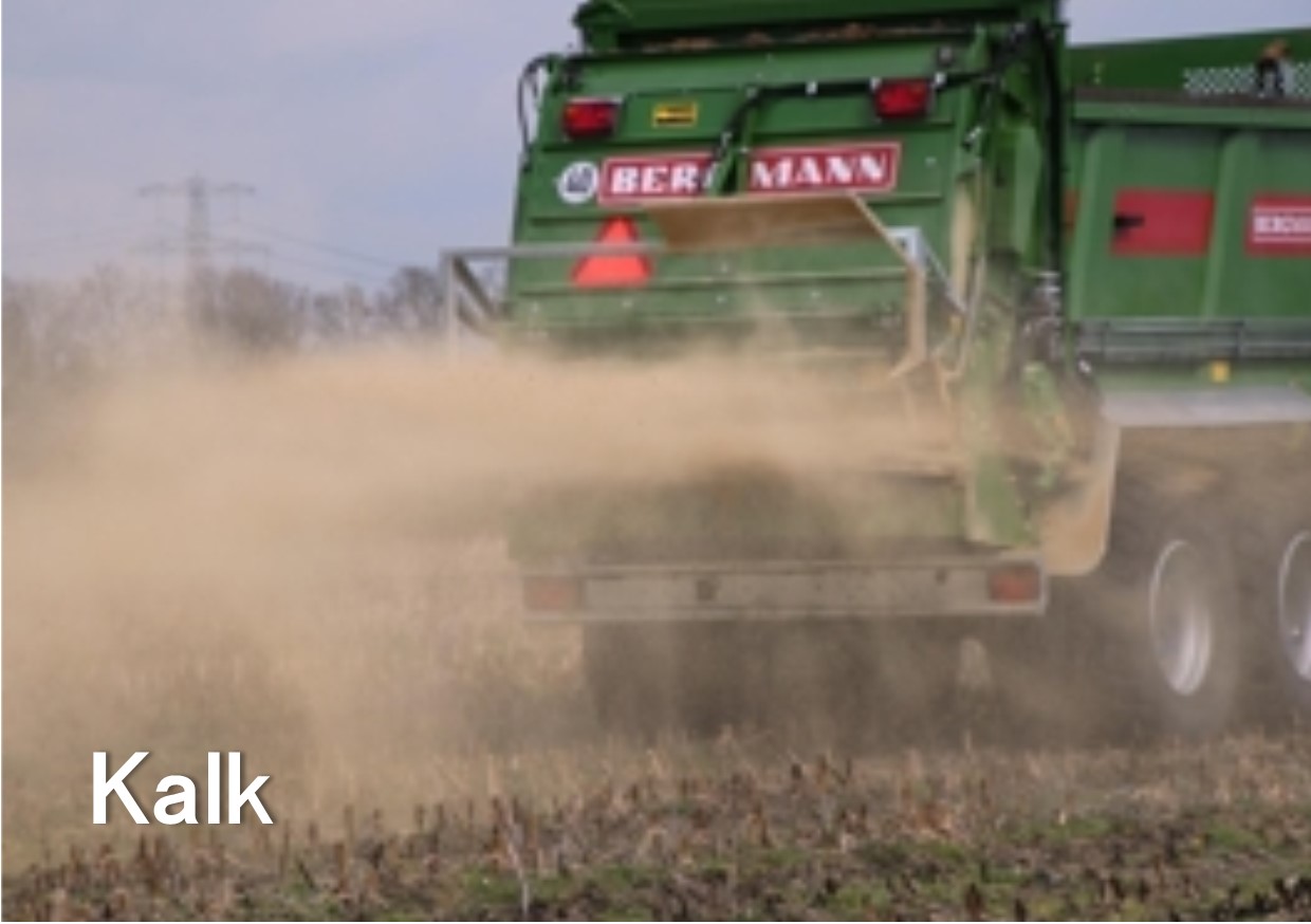 kalkstrooien met de bergmann breedstrooier 