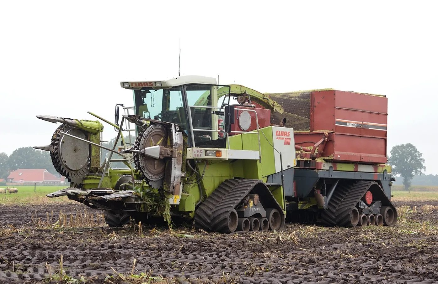 Loonbedrijf Koonstra te koop Claas Jaquar 860 bunkerhakselaar en Terra Gator op rupsen Loonbedrijf Koonstra te koop Claas Jaquar 860 bunkerhakselaar en Terra Gator op rupsen