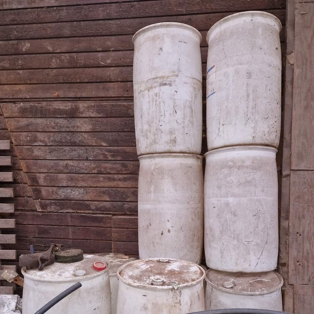 Loonbedrijf Koonstra te koop kunststof 200 liter vaten Loonbedrijf Koonstra te koop kunststof 200 liter vaten