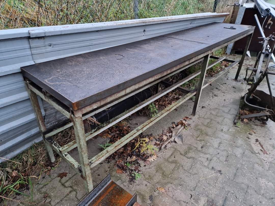 Loonbedrijf Koonstra te koop werkbank