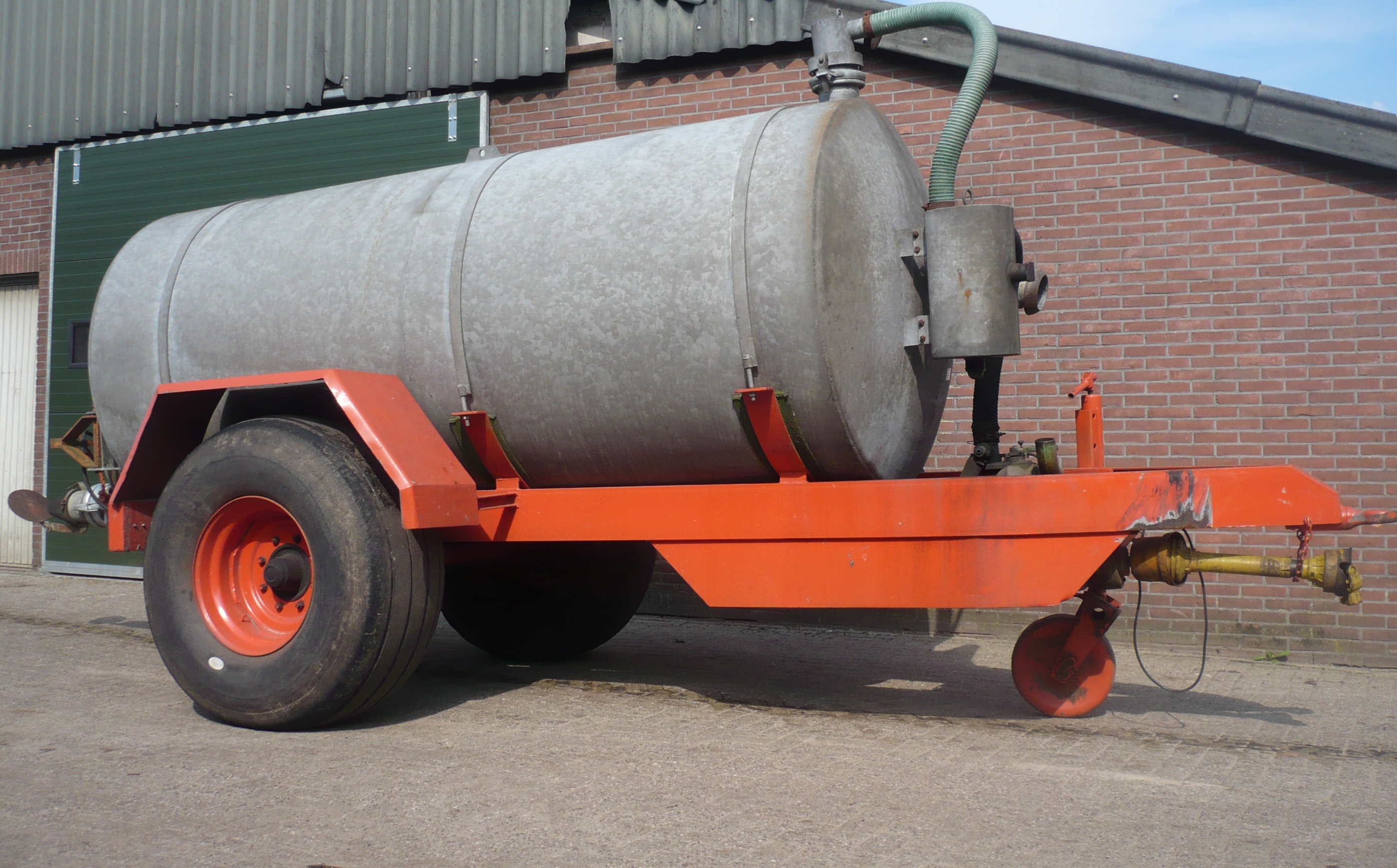 Loonbedrijf Koonstra verhuur 6000 ltr. tank 
