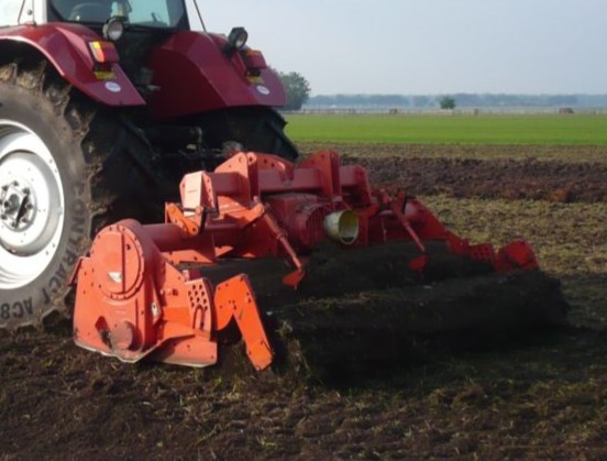 Loonbedrijf Koonstra kuhnfrees verhuur, kuhnfrees huren
