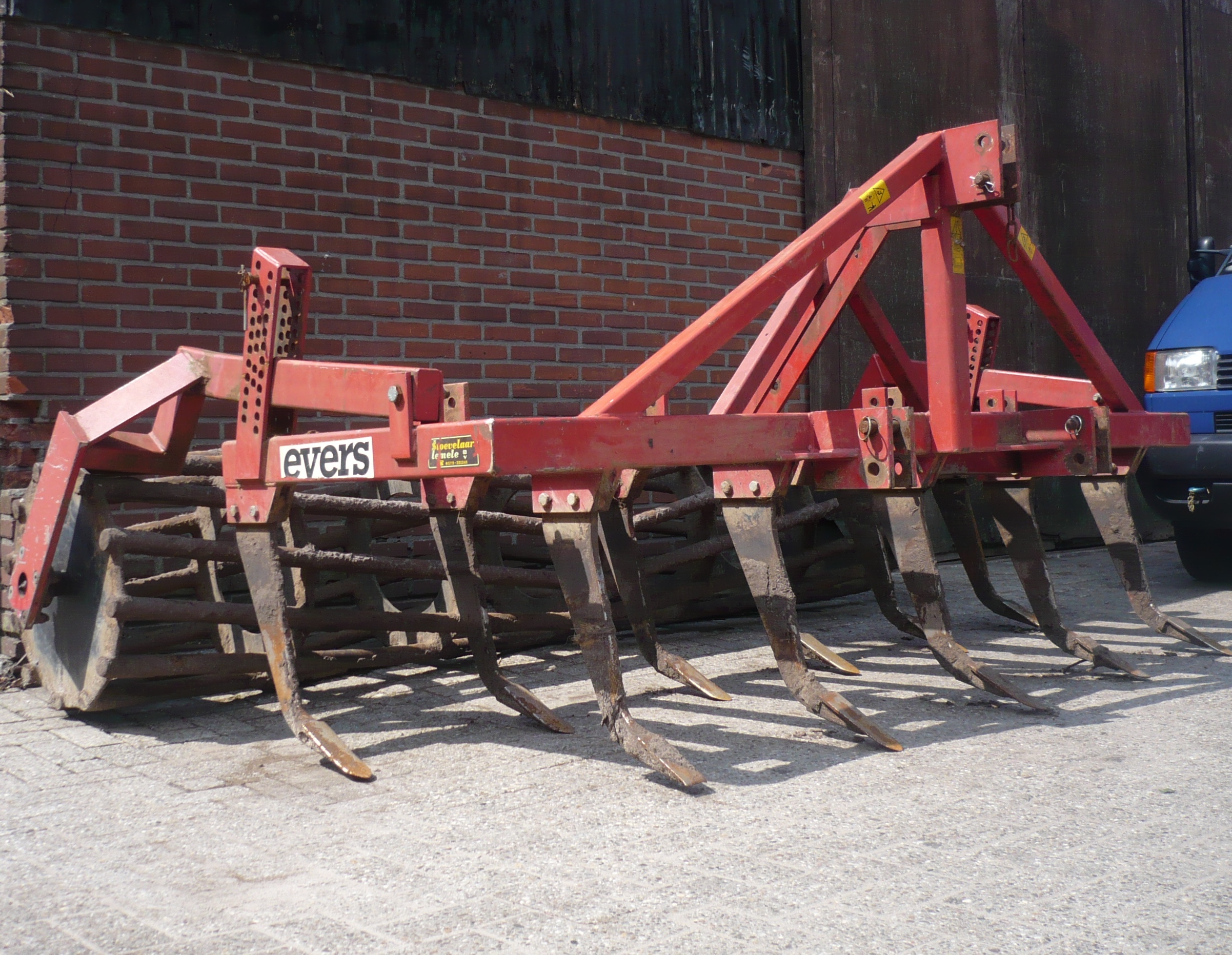 Loonbedrijf Koonstra verhuur vaste tand cultivator