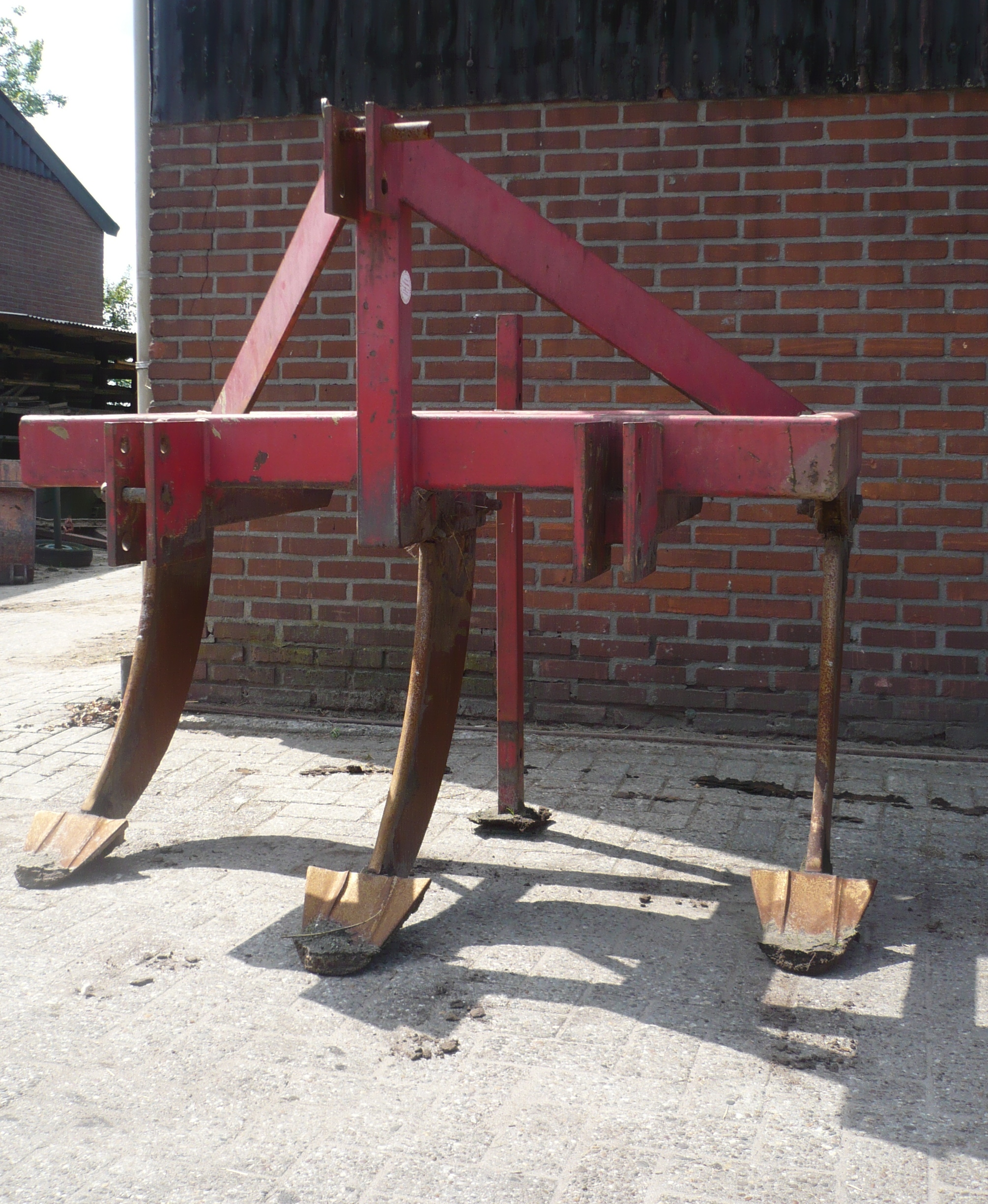 Loonbedrijf Koonstra verhuur driepoot diepwoeler