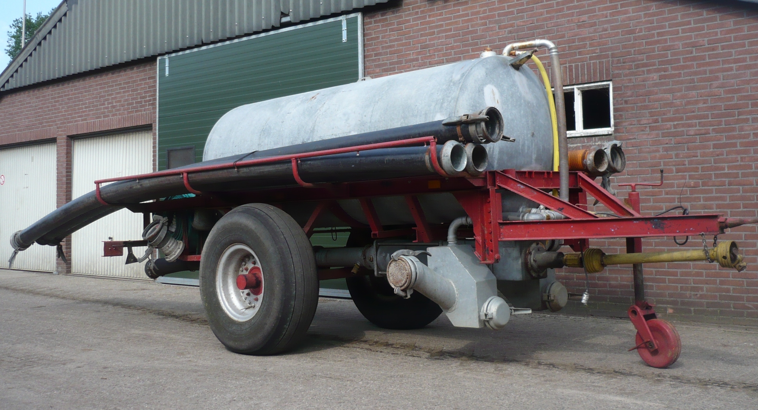 Loonbedrijf Koonstra verhuur mestpomp