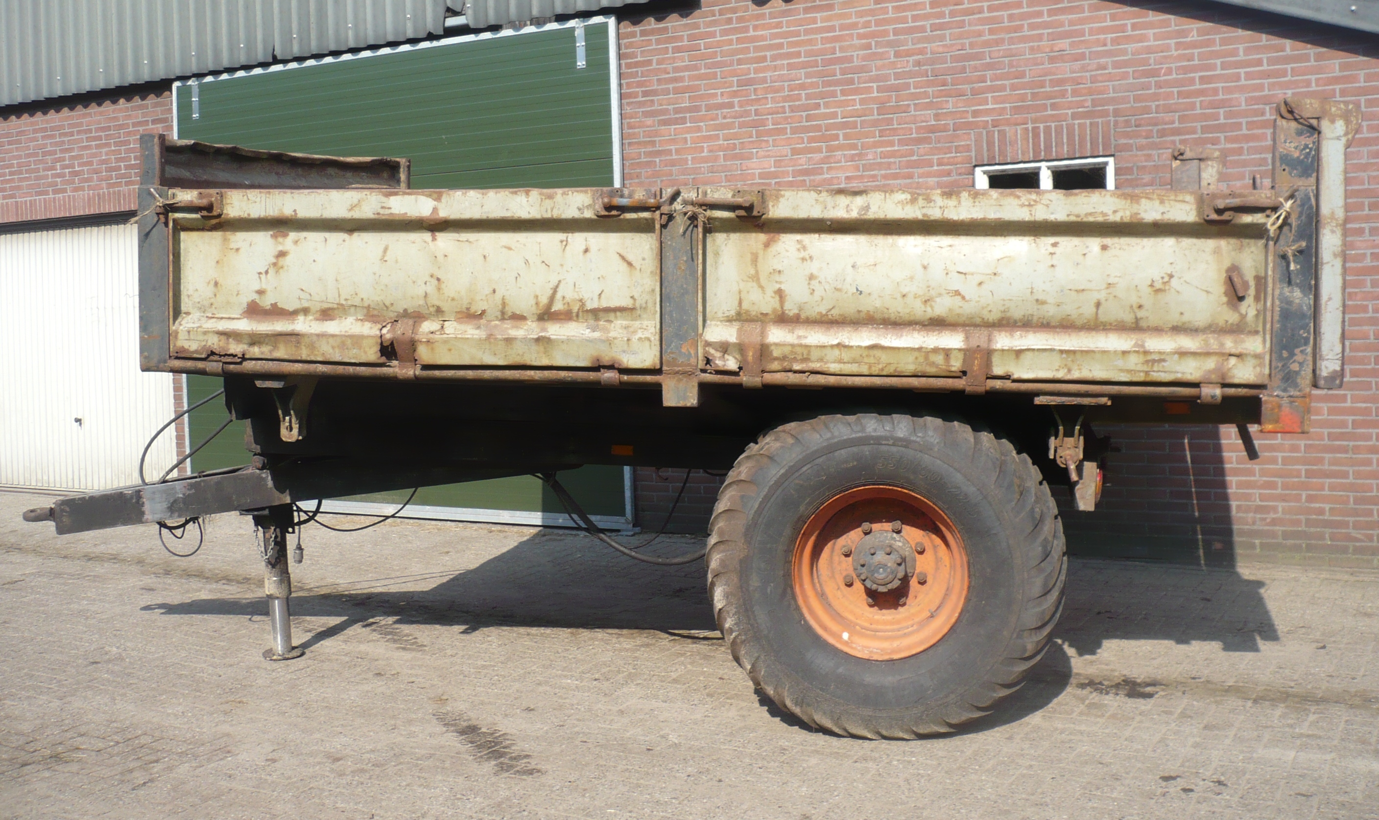 Loonbedrijf Koonstra verhuur kieper, dumpers