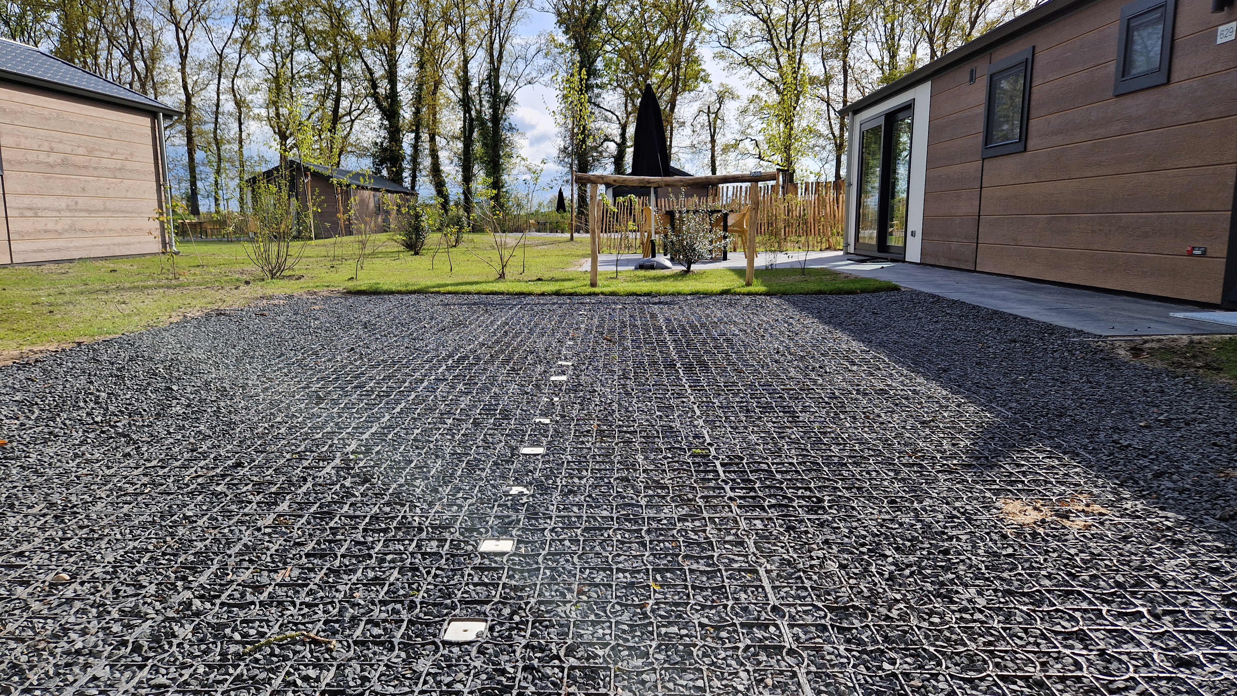 Loonbedrijf Koonstra, ecoraster leveren en leggen