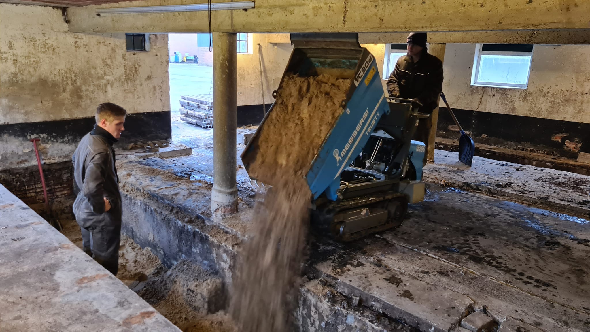 Koonstra betonvloeren en putten verwijderen