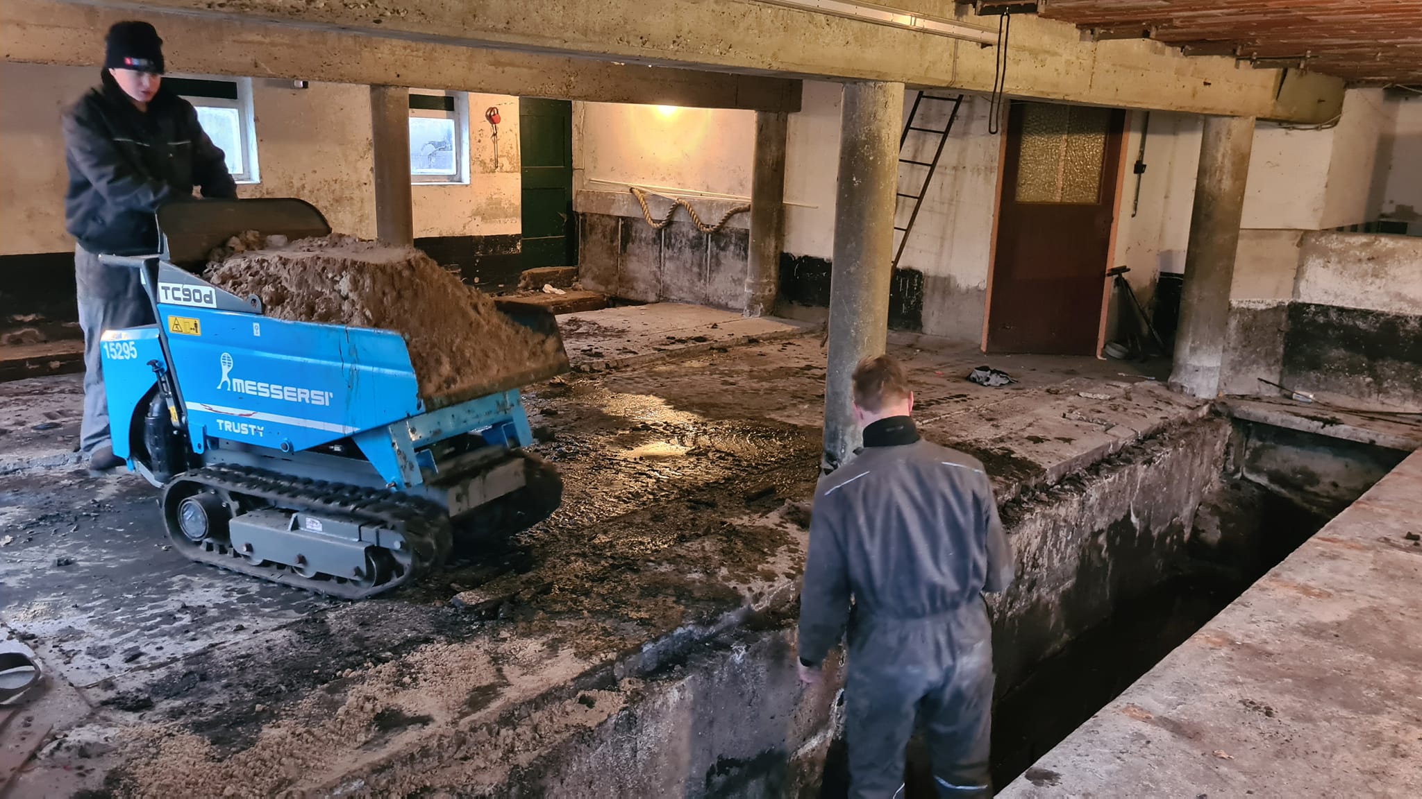 Koonstra betonvloeren en putten verwijderen