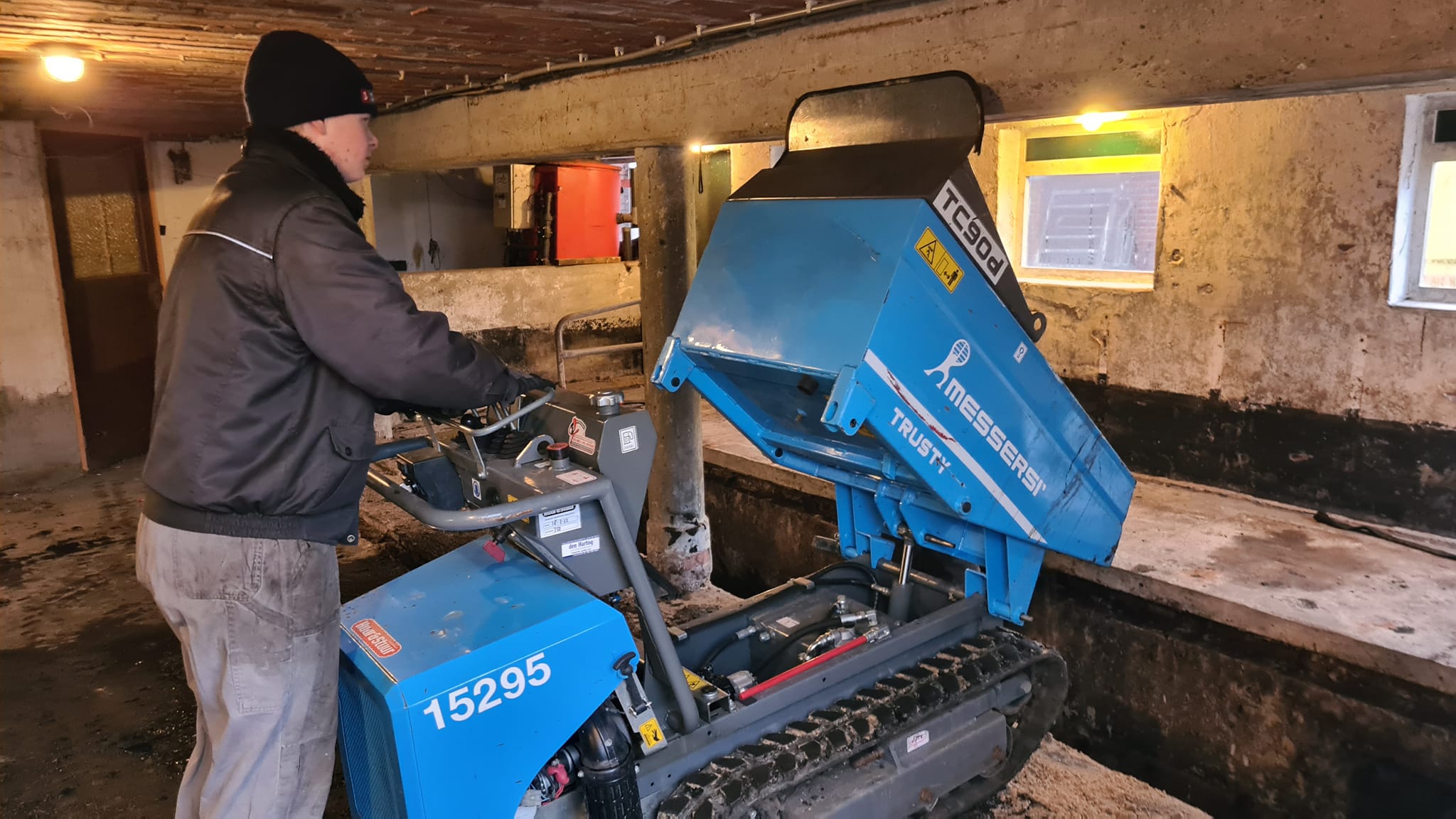 Koonstra betonvloeren en putten verwijderen