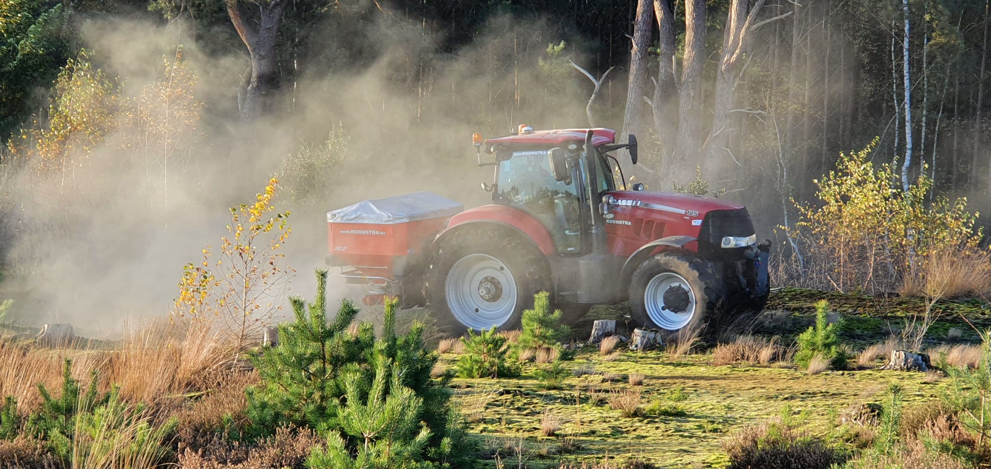 Gisteren zijn wij begonnen met het strooien voor Landschap Overijssel