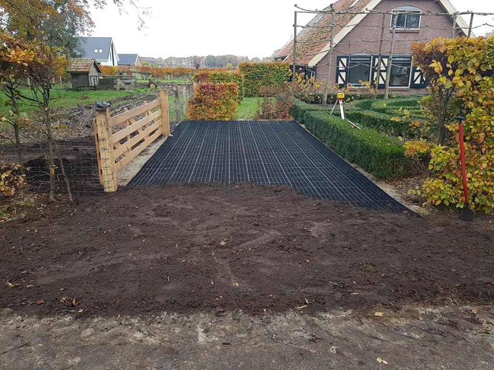 Aanleg half verharding met natuurlijke uitstraling