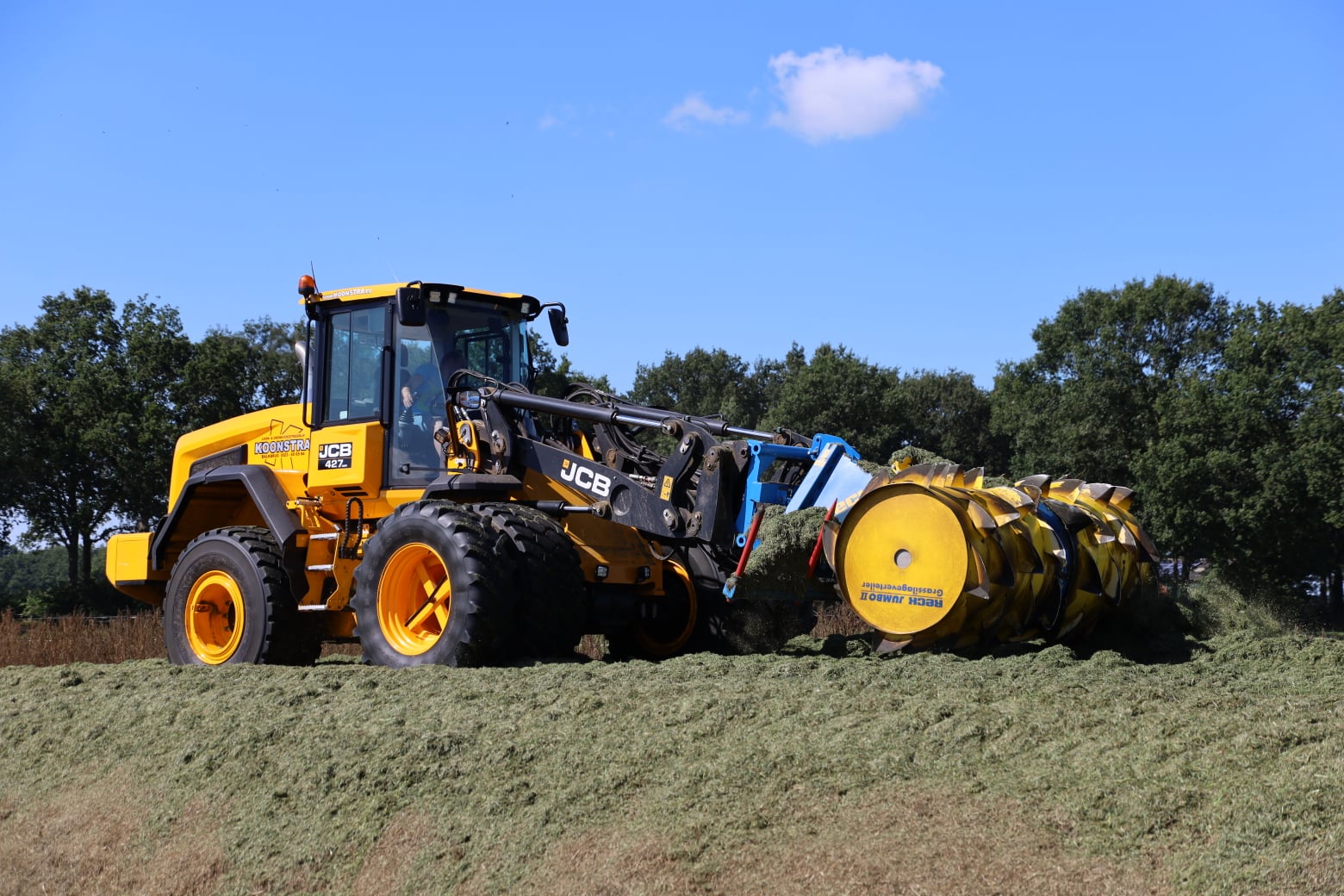 Grashakselen met Claas 870 en 930