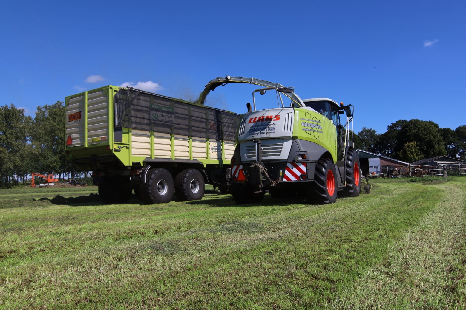 Grashakselen met Claas 870 en 930