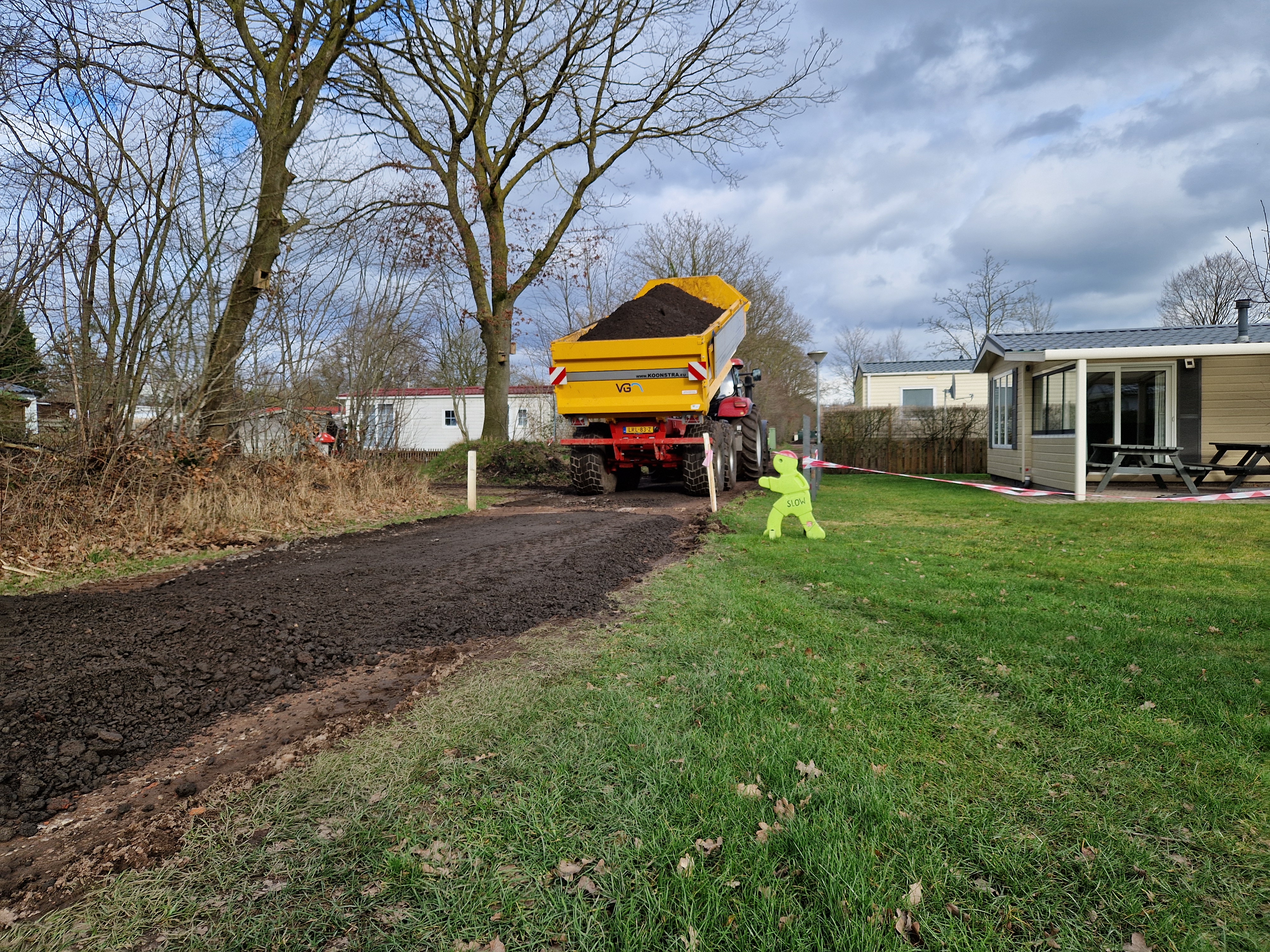Loonbedrijf Koonstra grondwerk asfaltgranulaat en sleuven graven kabels en leidingen