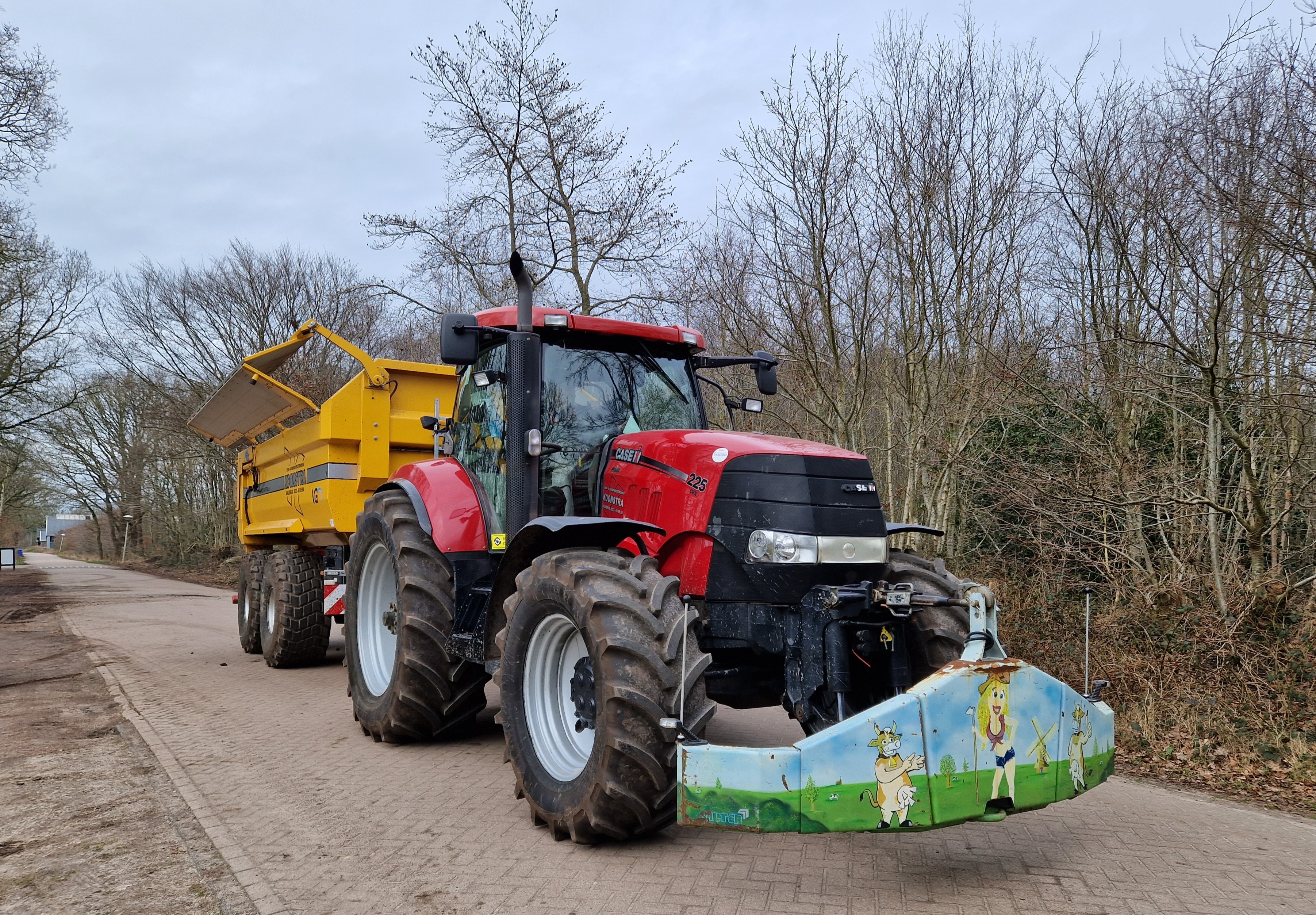 Loonbedrijf Koonstra dumperen met afdek verschillende grondstoffen