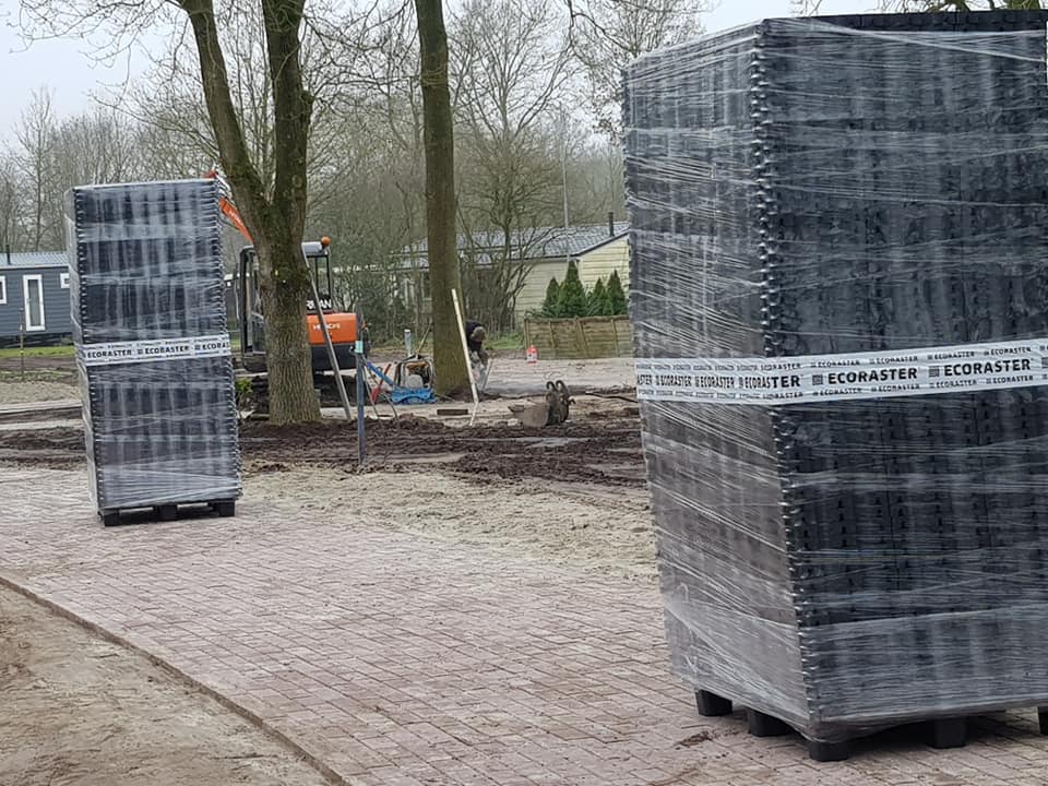 Half verharding aanleggen bij Camping Si-es-an, Balkbrug