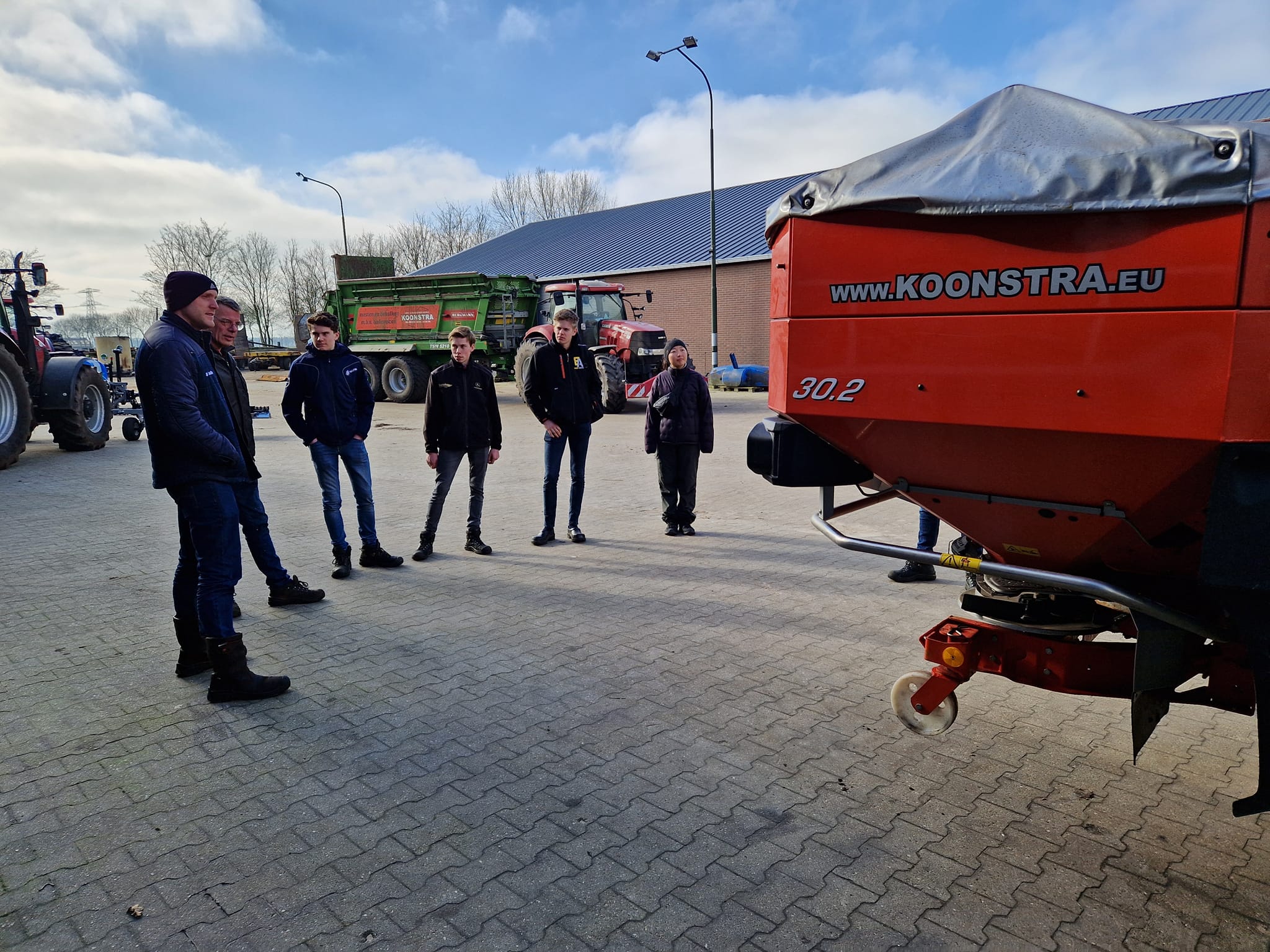 Loonbedrijf Koonstra Leerlingen van o.a. Zonecollege Loonwerk Hardenberg