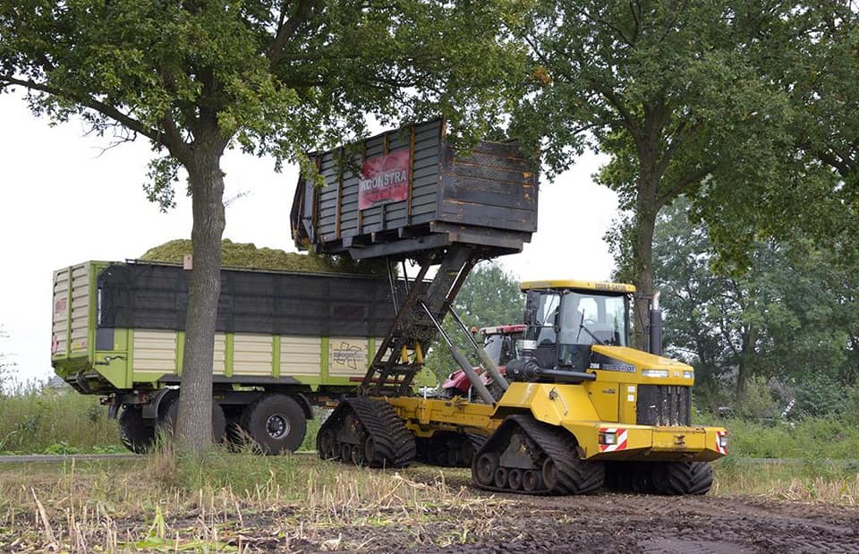 KOONSTRA - Maisoogst op rupsen