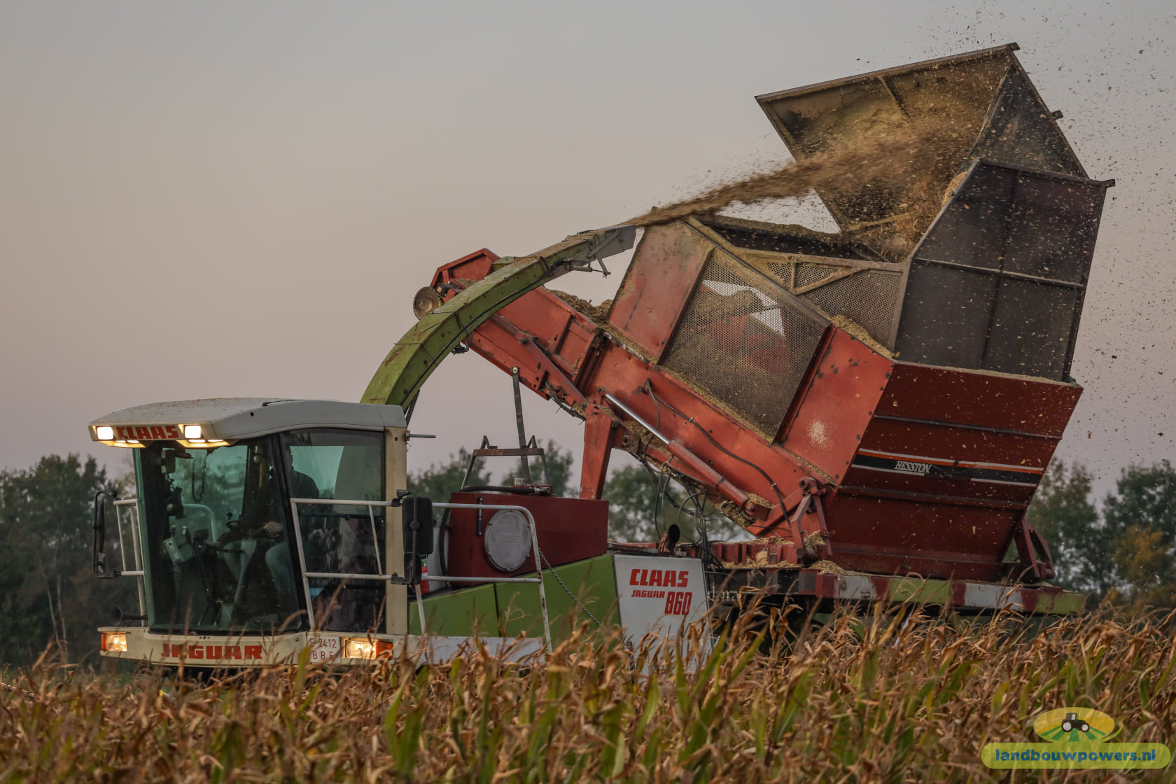 Koonstra maisoogst op rupsen met  Claas 860 bunkerhakselaar met Terra Gator rupsdumper 
